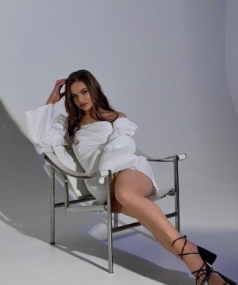 Чувственная брюнетка с шикарной фигурой обещает незабываемые встречи и море удовольствия. Готова выполнить твои желания и фантазии. Позвони мне, и я окуну тебя в мир страсти и сексуального возбуждения! 2249, 21 год