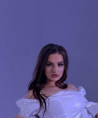 Чувственная брюнетка с шикарной фигурой обещает незабываемые встречи и море удовольствия. Готова выполнить твои желания и фантазии. Позвони мне, и я окуну тебя в мир страсти и сексуального возбуждения! 2249, 21 год