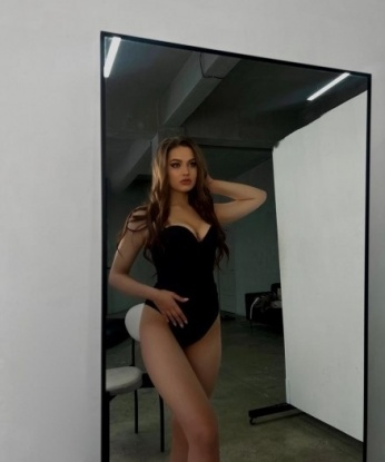 Чувственная брюнетка с шикарной фигурой обещает незабываемые встречи и море удовольствия. Готова выполнить твои желания и фантазии. Позвони мне, и я окуну тебя в мир страсти и сексуального возбуждения! 2249, 21 год